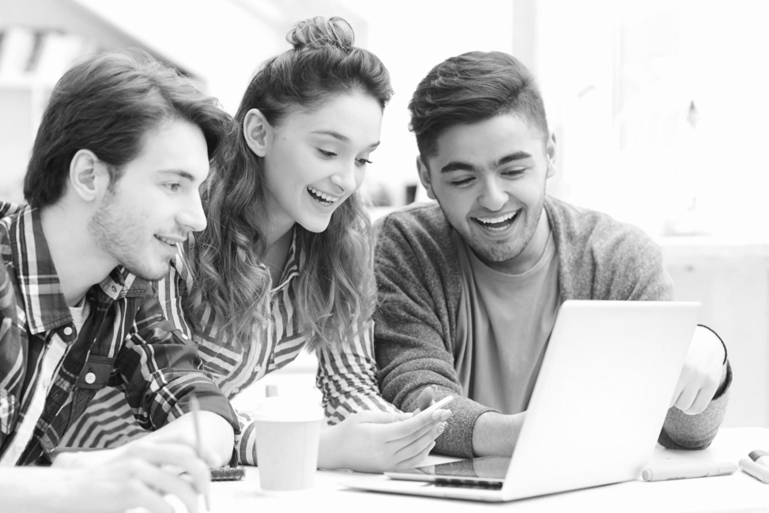 Specialist pyronovixan prezentând strategii de optimizare bugetară